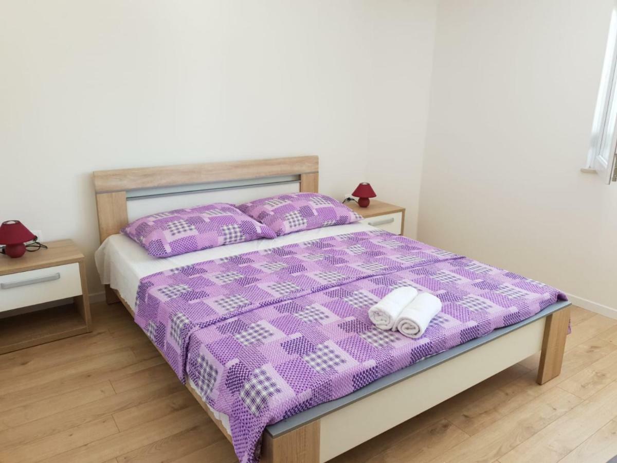 Apartmani Miletic Jelsa  Ngoại thất bức ảnh
